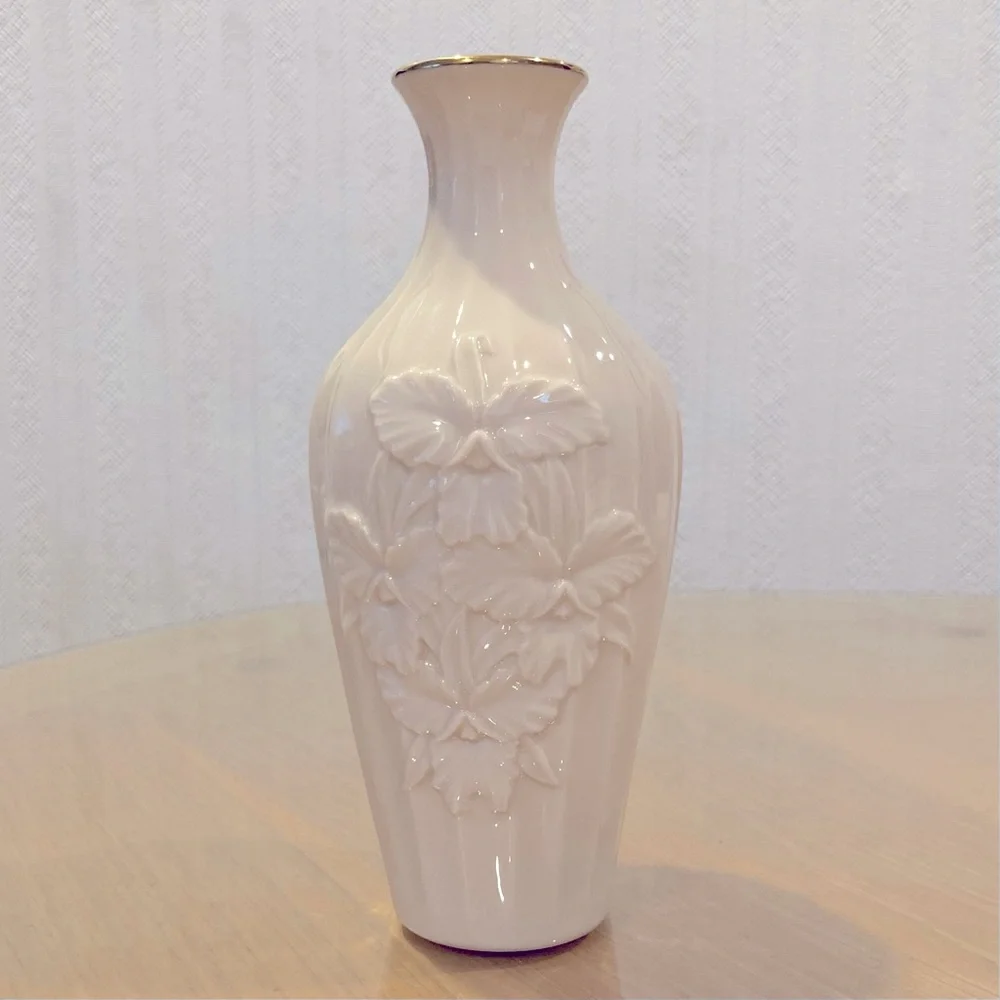 Vintage 80’s Lenox Classic Off White Porcelain Bud Vase with 24K Gold Trim.